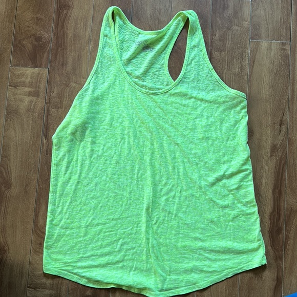 🔥Women’s Medium Tank Top Bundle🔥 - Picture 5 of 12